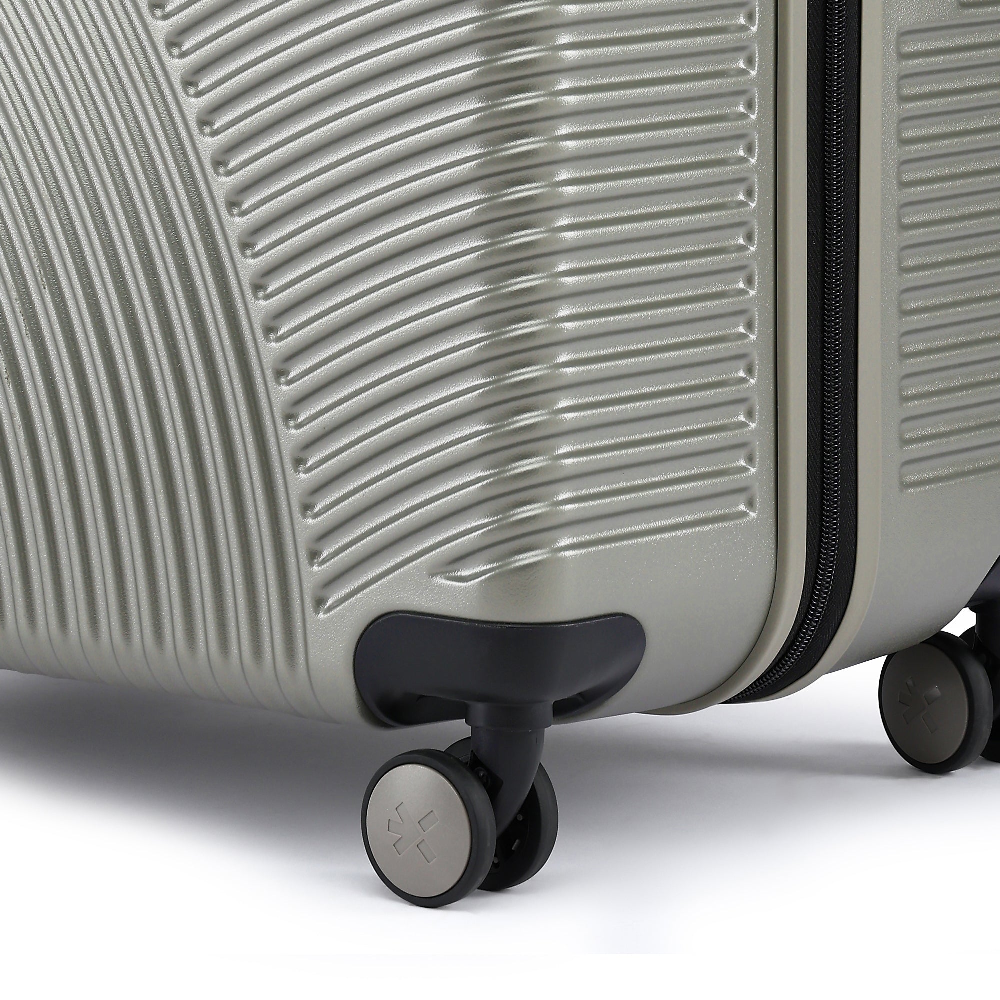 HRX by Hrithik Roshan Large Check-in Suitcase (75 cm) 8 Wheels - Glide