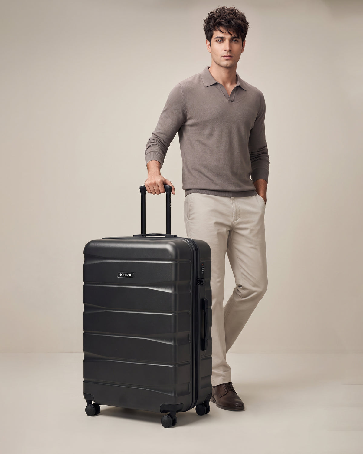 Medium check-in polycarbonate suitcase, black, 8-wheel, telescopic handle
