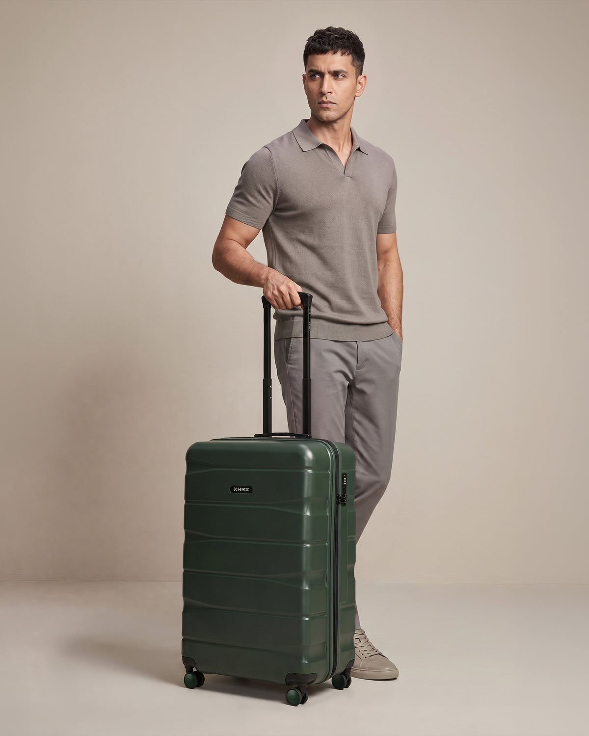 Small cabin suitcase, dark green polycarbonate with 8 wheels and telescopic handle