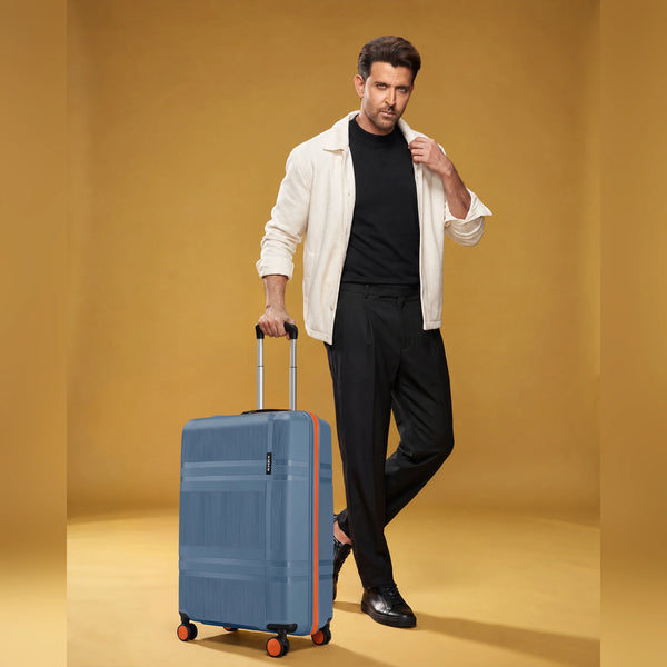 HRX Helium Small Cabin Suitcase (56 cm) 8 Wheels - Polycarbonate