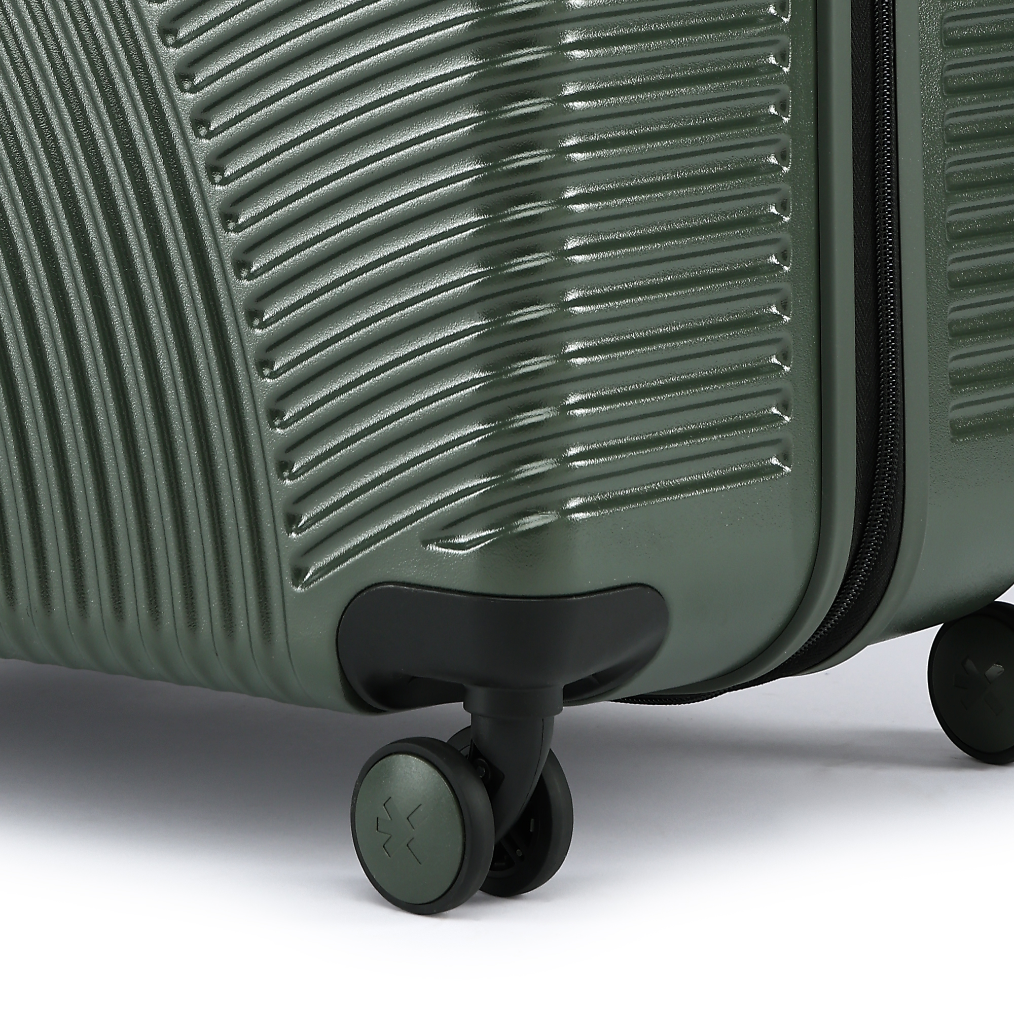 HRX by Hrithik Roshan Large Check-in Suitcase (75 cm) 8 Wheels - Glide